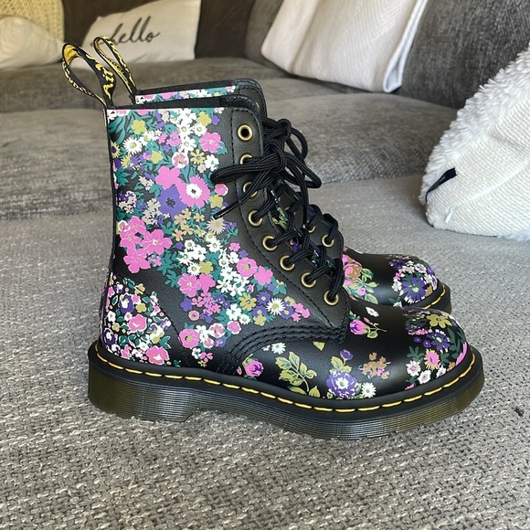 NWT DR MARTENS Vintage 1460 Boots! - Picture 7 of 15